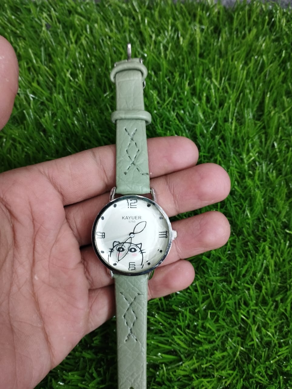 Kayuer Ladies belt Comfortable Wearing Stylish and Casual Quartz Watch Adjustable Buckle to Match Various Occasion Clothes (random color)