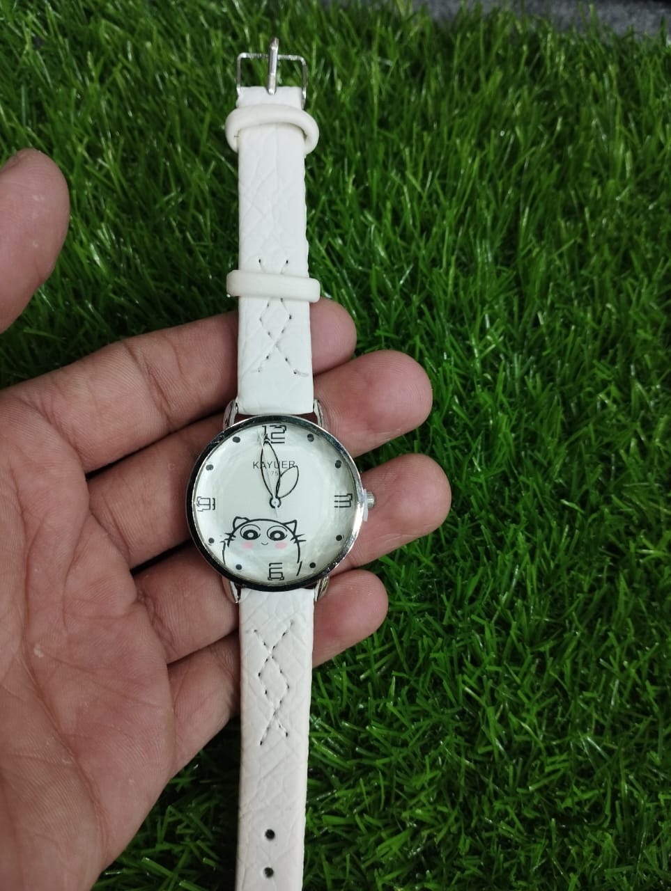 Kayuer Ladies belt Comfortable Wearing Stylish and Casual Quartz Watch Adjustable Buckle to Match Various Occasion Clothes (random color)